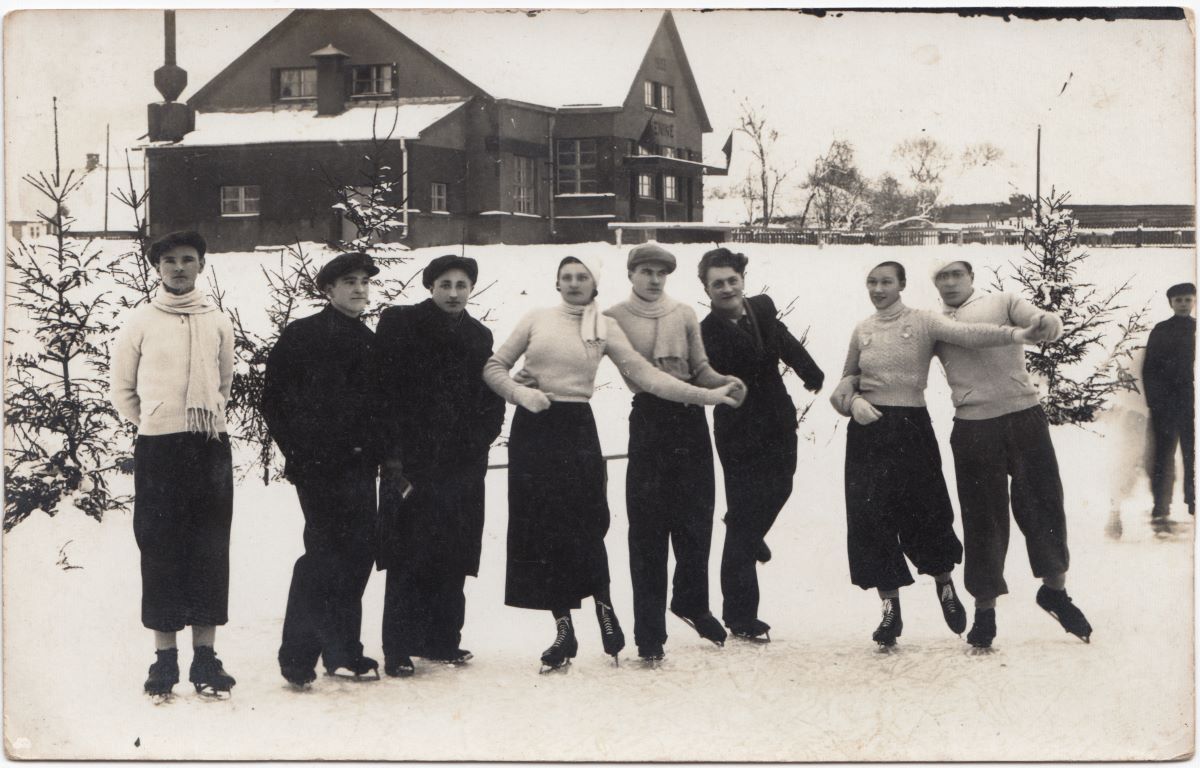 Residents of Šeduva on the ice, 1930s. The Lost Shtetl Museum Collection.