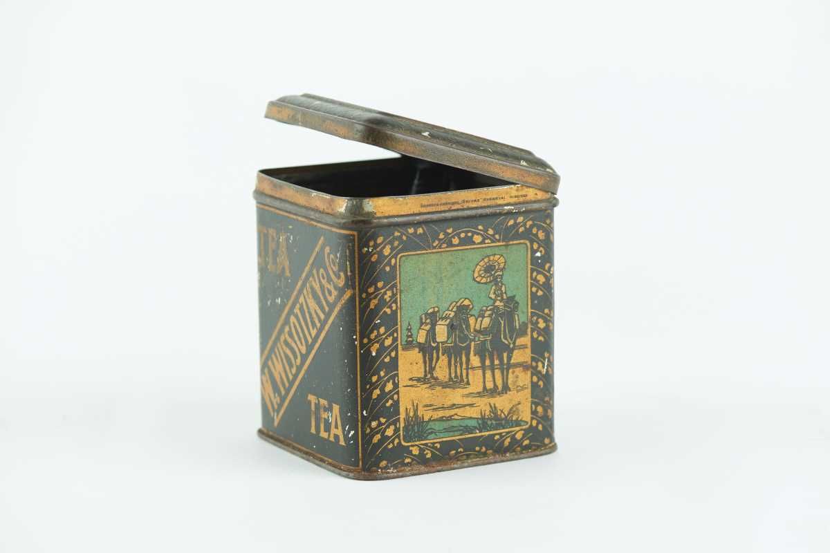 Tea box „W. Wissotzky and Ko TEA“. Courtesy of The Lost Shtetl Museum.