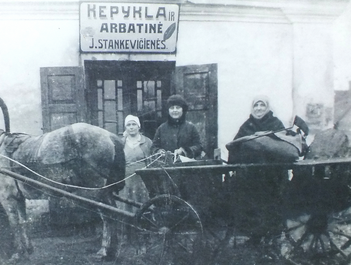 J. Stankevičienės kepykla ir arbatinė. Šeduva, 1929. Šeduvos gimnazijos Antano Bukausko kraštotyros muziejaus kolekcija.