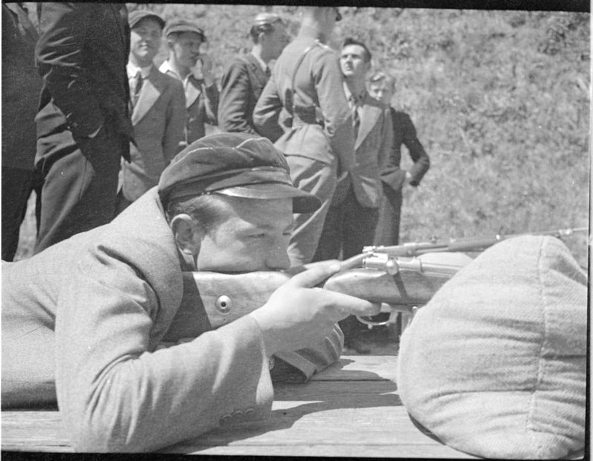 An unidentified man learns to use a rifle in military training. Lithuania, 1930s. Courtesy of Šiaulių "Aušros" muziejus. 